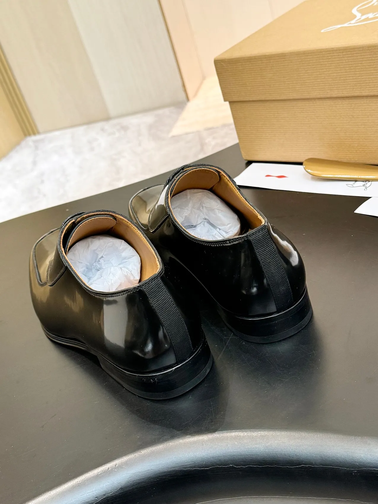 [CL red sole shoes] Top P: 1020💰 Size 39-44 (⚠️38.45.46.47 custom-made, non-returnable and non-exchangeable) 🆑High-end men's business formal leather shoes, original authentic top quality goods ••✅💯 Top original order purchasing agent! Original imported patterned cowhide ➕Imported cowhide lining ➕Cowhide feet ➕Original leather outsole~🉑️Feel free to compare the authentic ones!